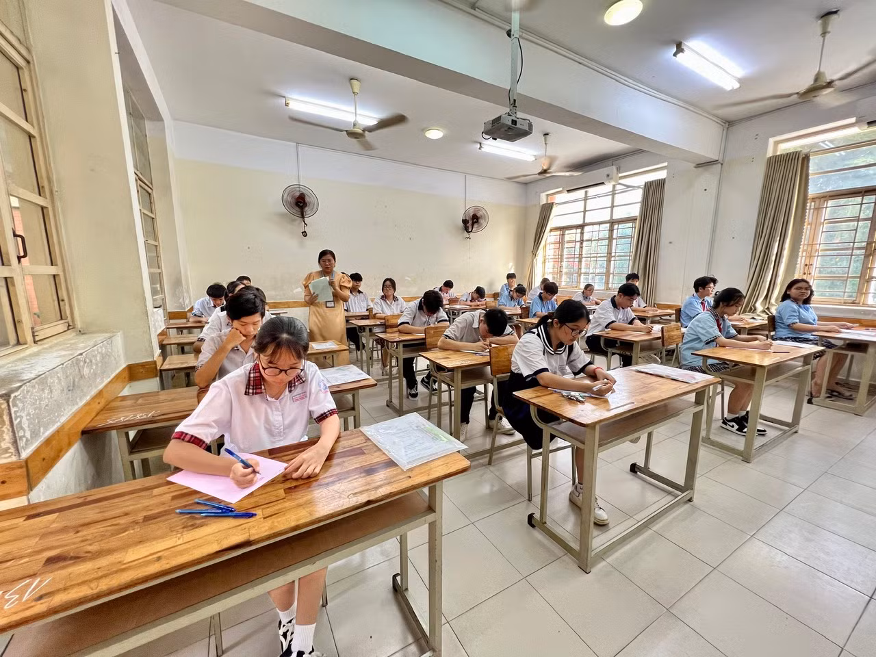 Thí sinh lưu ý không mang theo đồng hồ thông minh vào phòng thi -0