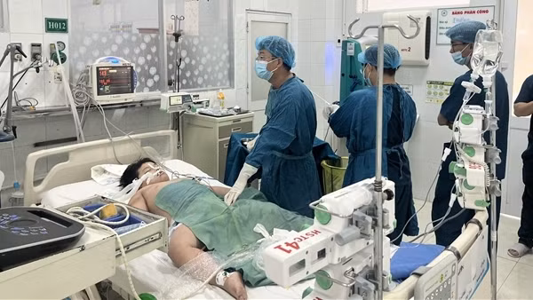 Bệnh nhi trong vụ ngộ độc bánh mì ở Đồng Nai đã tử vong