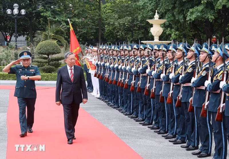 Chủ tịch nước thăm và làm việc tại Quân chủng Phòng không-Không quân -0