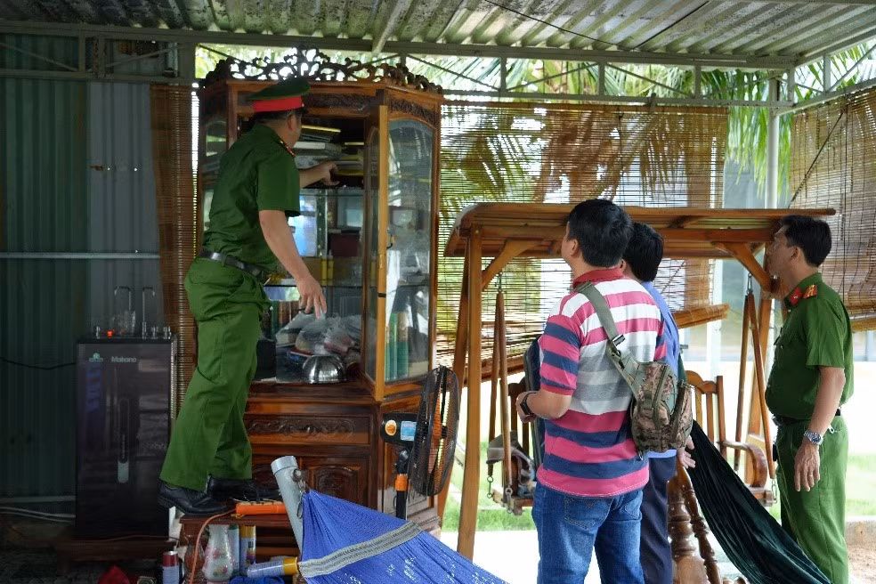 Khởi tố, bắt tạm giam các đối tượng “Giữ người trái pháp luật” -0