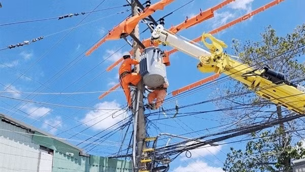 Phụ tải điện tăng kỷ lục vì nắng nóng