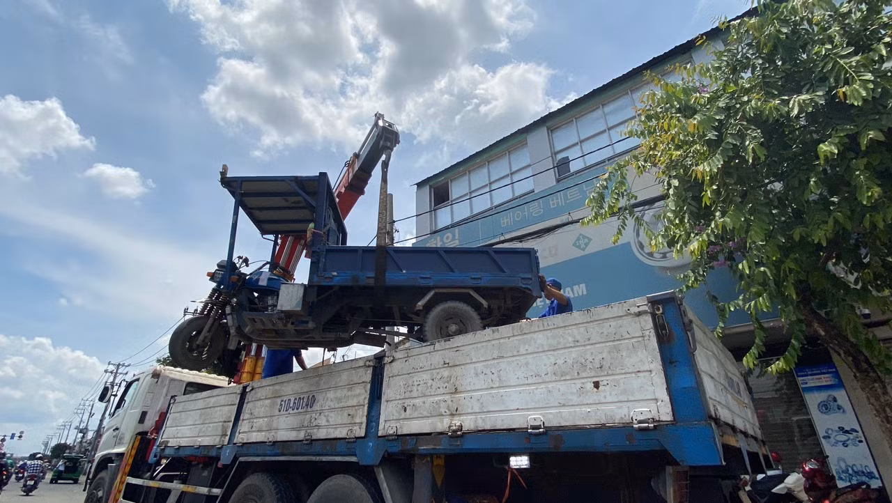 Bị phạt vì chở hàng cồng kềnh, nhiều bác tài tiếp tục nại lý do...mưu sinh -0