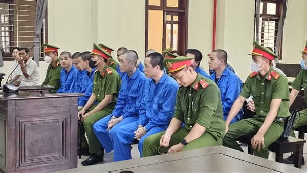 Dùng súng hoa cải giải quyết mâu thuẫn, 4 bị cáo lãnh án chung thân