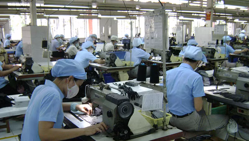 Doanh nghiệp tái kích hoạt sản xuất để “sống chung với dịch” -0