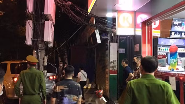 Bắt tạm giam 2 cựu cán bộ Công an quận Tây Hồ ảnh 2