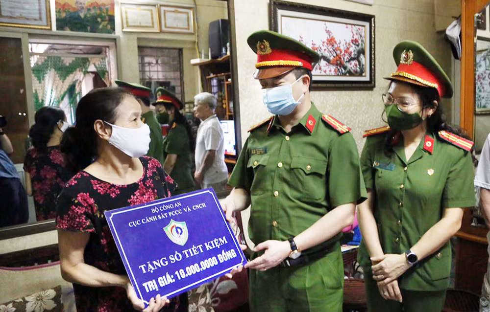 Cục Cảnh sát PCCC và CNCH thăm hỏi, động viên, tri ân cán bộ đơn vị có hoàn cảnh khó khăn -0