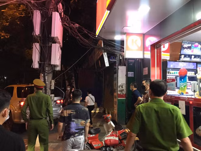 Khám xét nơi ở của ông Phùng Anh Lê, nguyên Trưởng Công an quận Tây Hồ, Hà Nội -0