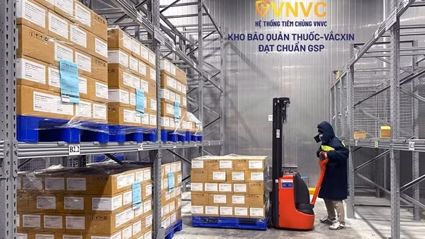 Công phu như… bảo quản vaccine COVID-19 ảnh 7