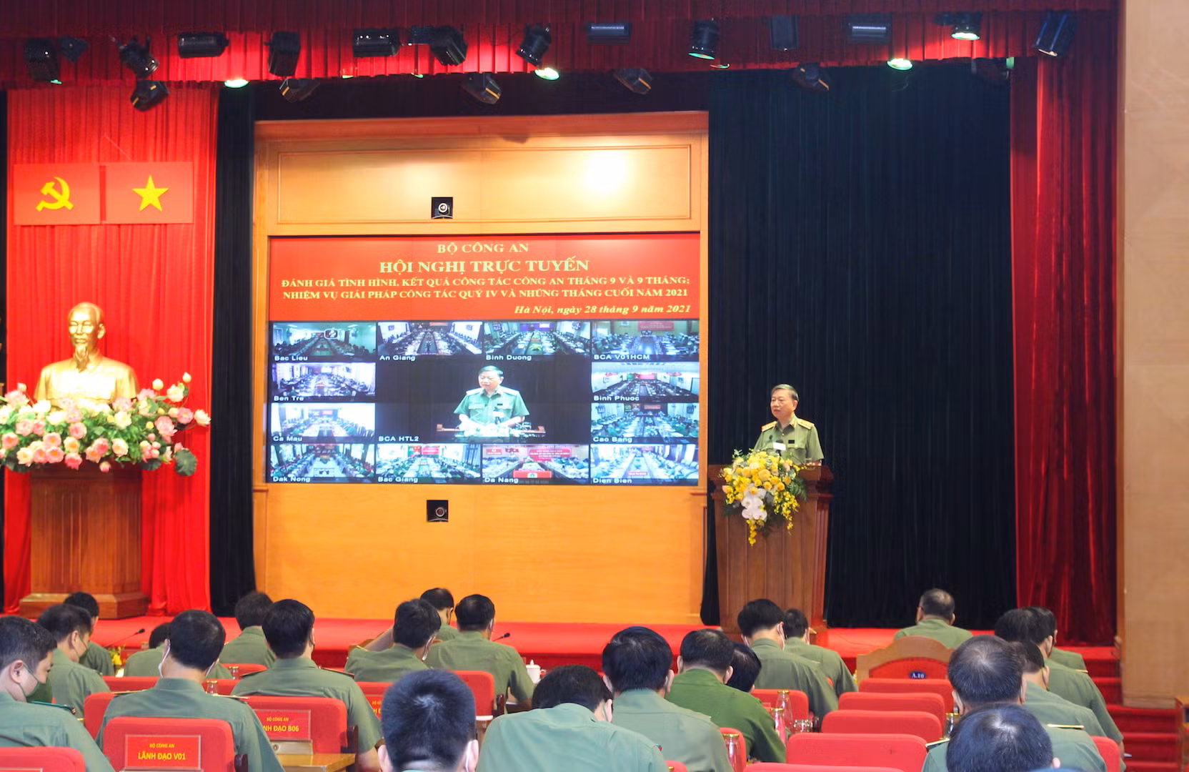 Lực lượng CAND vừa là trụ cột trên tuyến đầu chống dịch, vừa bảo đảm ổn định xã hội -0