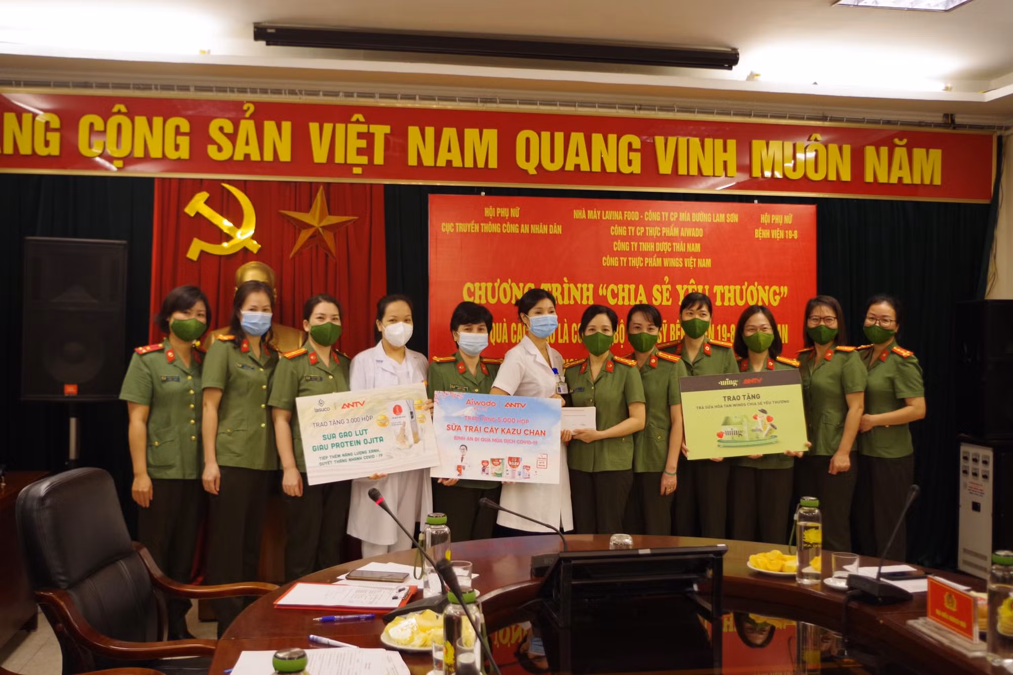Chia sẻ yêu thương với hậu phương của các y, bác sĩ CAND đang ở tuyến đầu chống dịch -0