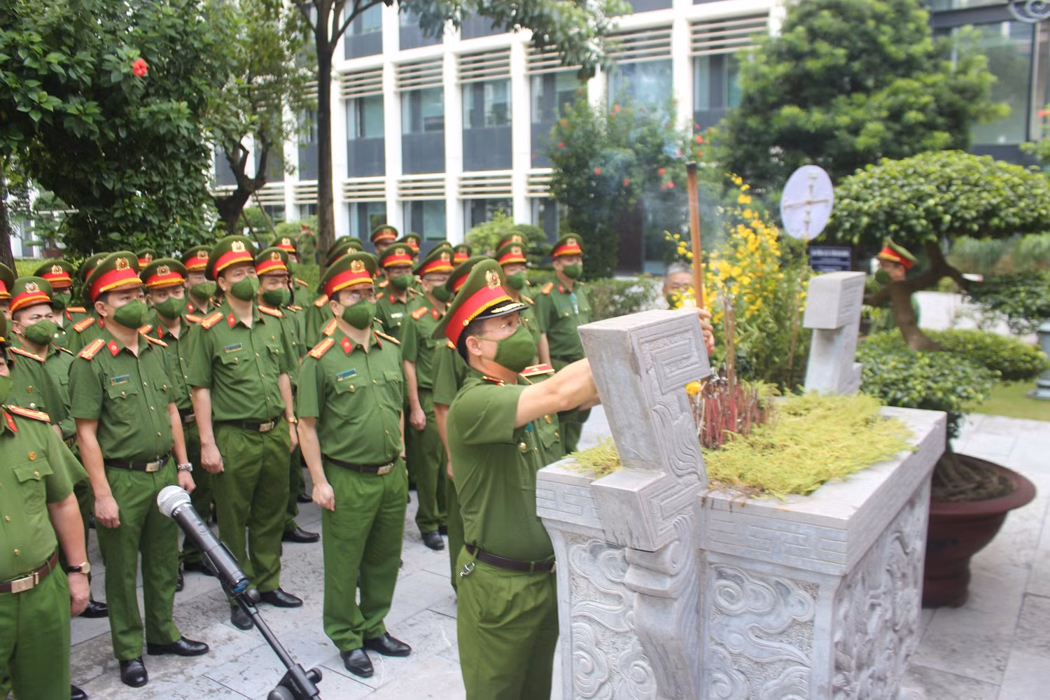 Cục Cảnh sát PCCC và CNCH dâng hương tưởng niệm Chủ tịch Hồ Chí Minh -0