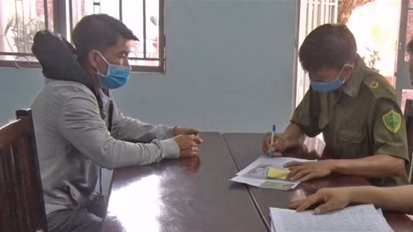 Một phó trưởng khu phố bị khởi tố vì ăn chặn tiền hỗ trợ ảnh 3