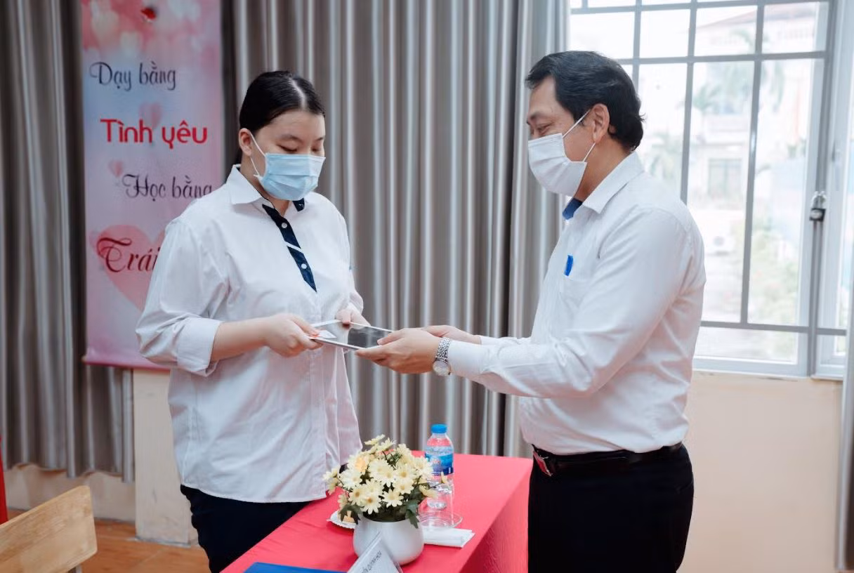 MobiFone tiếp tục tài trợ 200.000 tài khoản học tập và truy cập internet -0