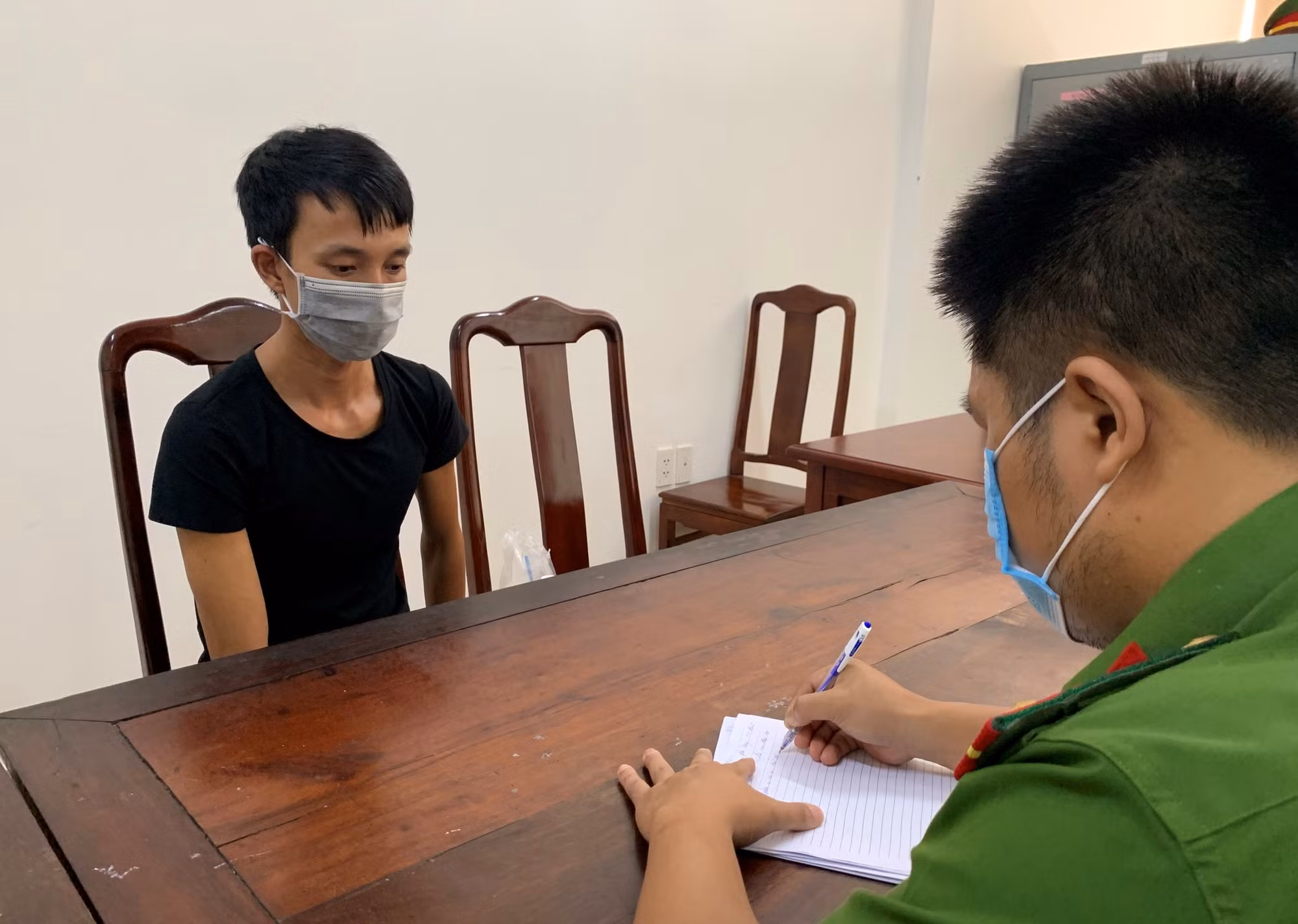 Nam thanh niên đột nhập trộm 70 lượng nữ trang bằng bạc -0