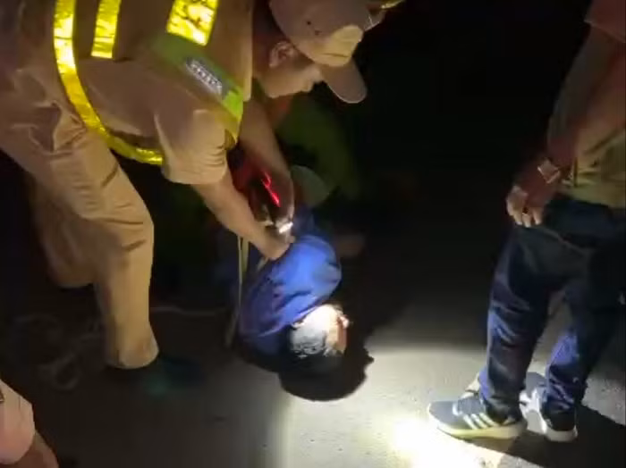 CSGT truy đuổi 100km khống chế tài xế “thông chốt” kiểm dịch -0