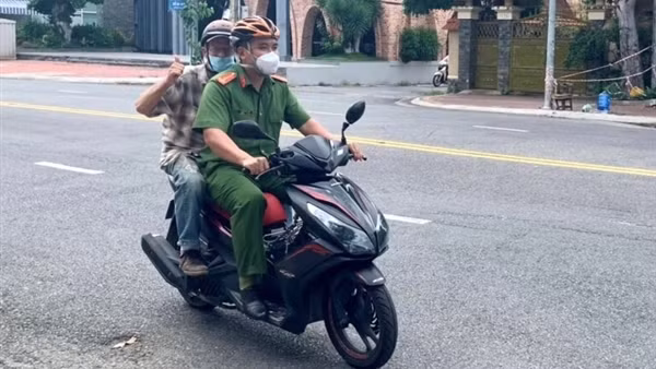 "Có việc gì khẩn cấp, bà con cứ điện cho tôi" ảnh 3