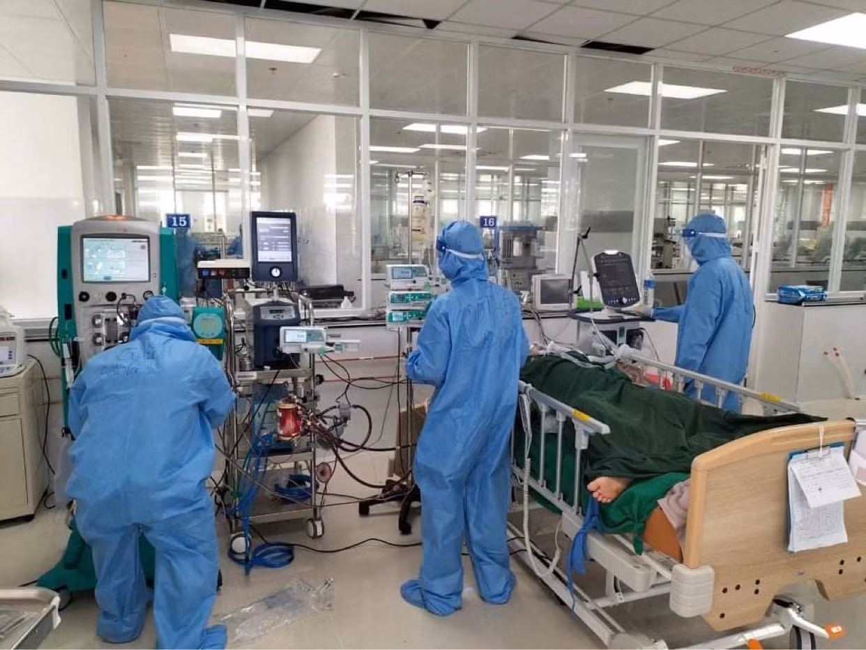 Sản phụ nguy kịch đầu tiên chạy ECMO ở Đồng Nai được cứu sống sau 54 ngày điều trị -0