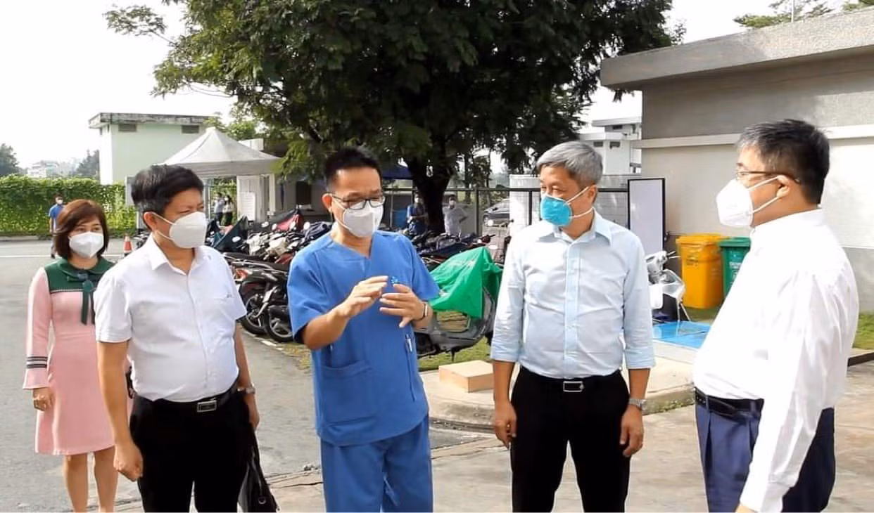 Hơn 200 bệnh nhân COVID-19 nặng xuất viện -0