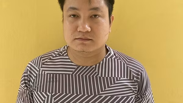 Đường dây chuyên làm giấy tờ giả, chiếm đoạt tiền tỷ ảnh 3