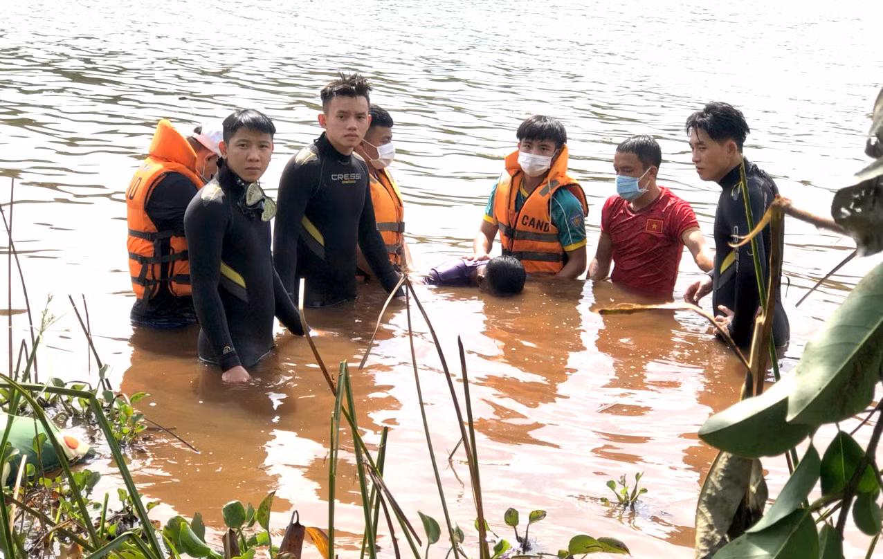 Chìm xuồng khi đi đánh cá 1 thanh niên ở Bình Phước tử vong -0