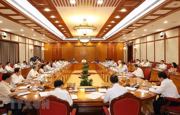 Bộ Chính trị: Khuyến khích và bảo vệ cán bộ năng động, sáng tạo -0