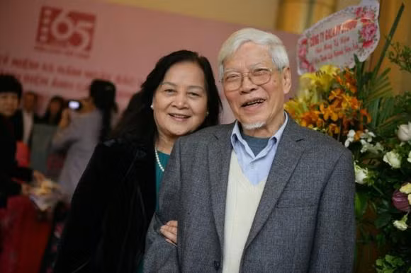 nsnd ngô mạnh lân bên người bạn đời nsnd ngọc lan.jpg -0