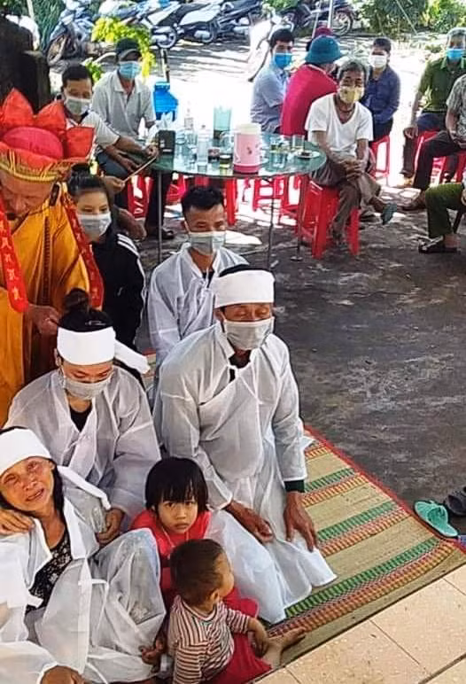 Thai phụ trên đường đến chợ bị nước lũ cuốn trôi rất thương tâm -0