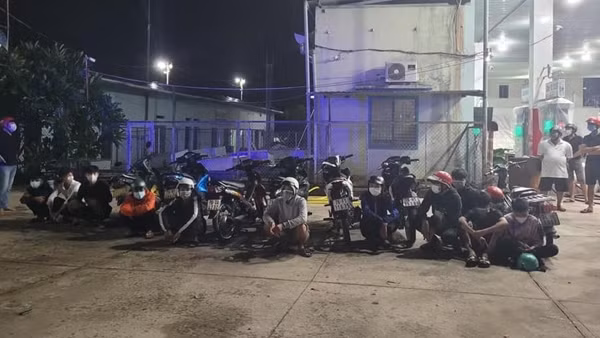 Khi đường “phượt” trở thành “đường đua" ảnh 7
