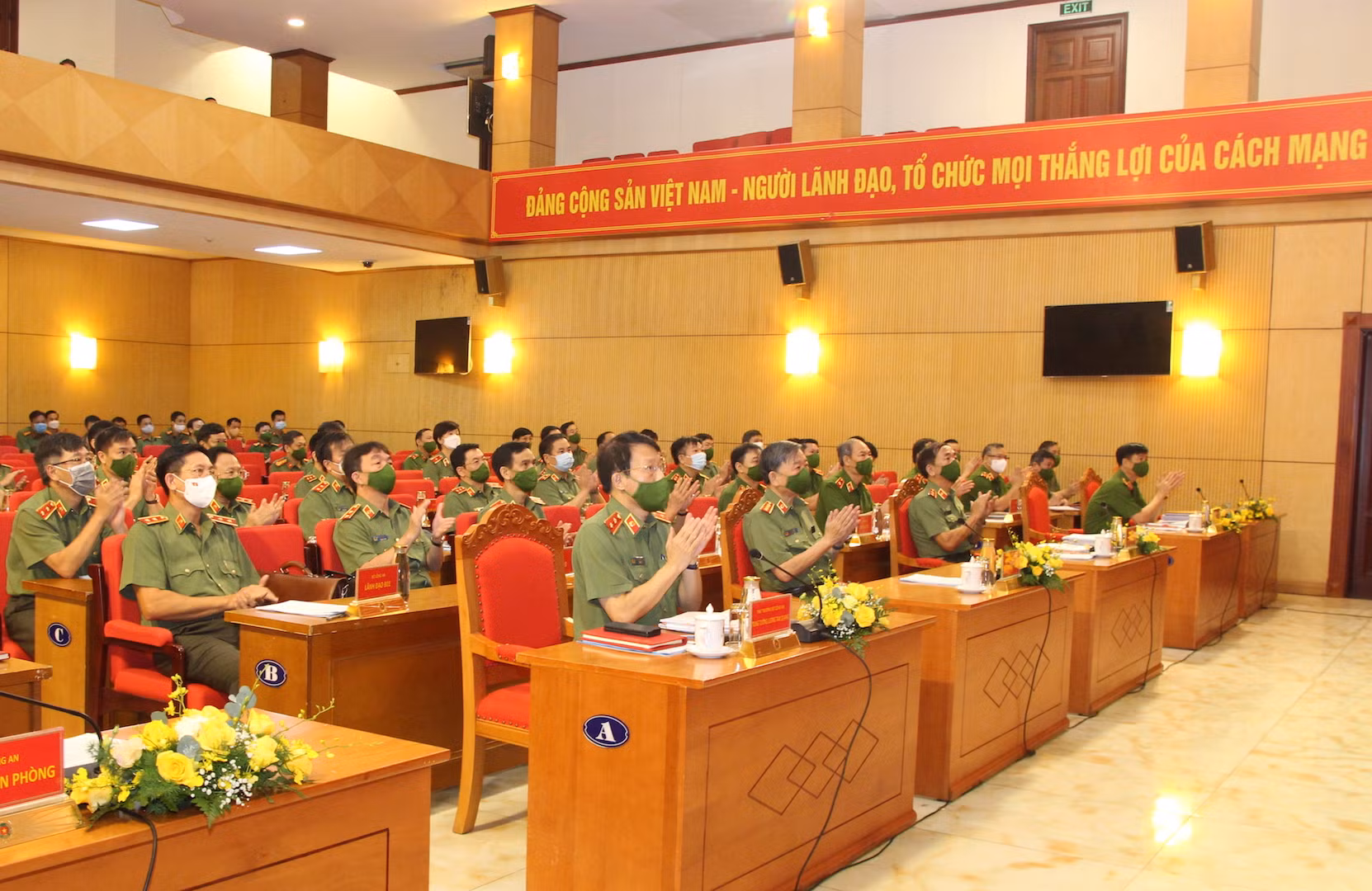 Lực lượng CAND vừa là trụ cột trên tuyến đầu chống dịch, vừa bảo đảm ổn định xã hội -0