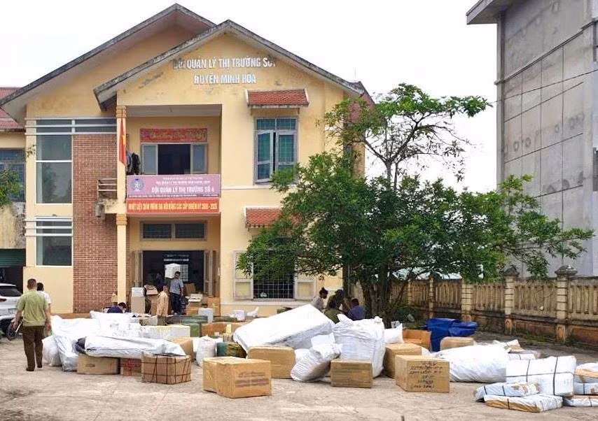 Xe đầu kéo “kéo theo” lô hàng lậu trị giá gần 2 tỷ đồng -2