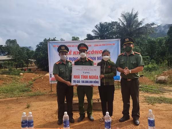 Xây nhà tình nghĩa cho cán bộ công an có hoàn cảnh khó khăn -1
