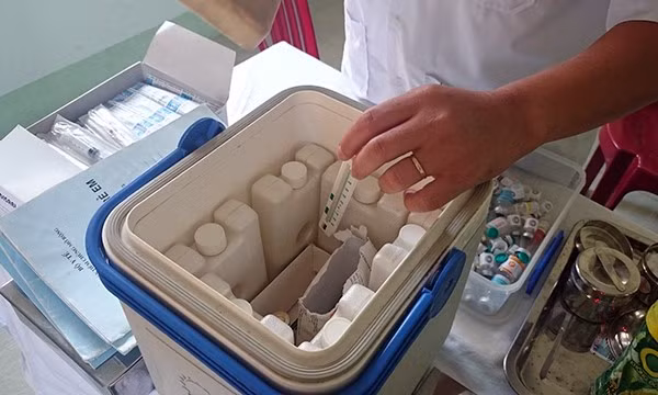 Công phu như… bảo quản vaccine COVID-19 -0