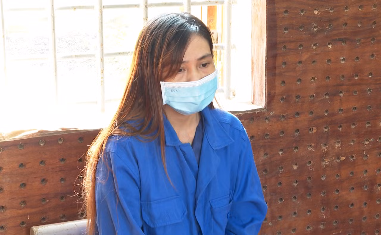 Người phụ nữ nổi máu ghen chiết xăng đốt chết người yêu -0