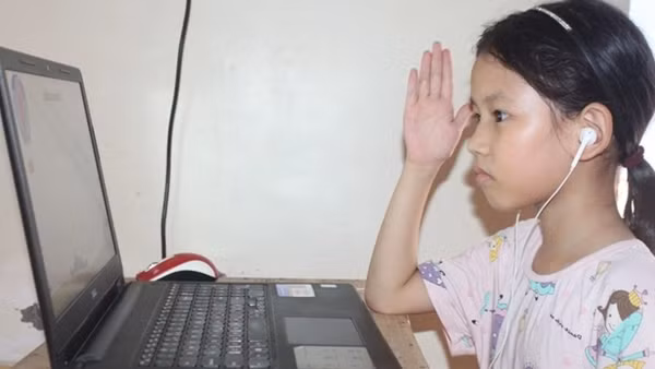 Công an tỉnh Phú Yên thực hiện chương trình “Sóng máy tính cho em” ảnh 5