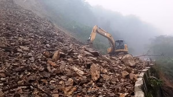 Cảnh báo sạt lở vùng núi ở Thừa Thiên Huế do mưa lớn ảnh 4