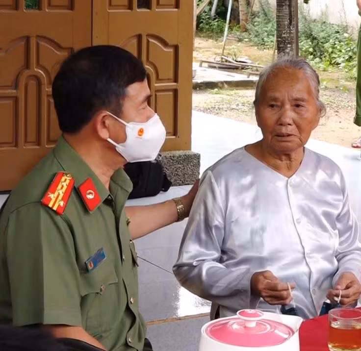 Trao tặng kinh phí xây dựng và sửa chữa nhà tình nghĩa tại Quảng Bình -0