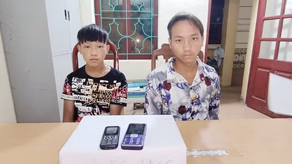 Bắt giữ đối tượng vận chuyển 4 bánh heroin và 2 kg ma túy đá ảnh 4