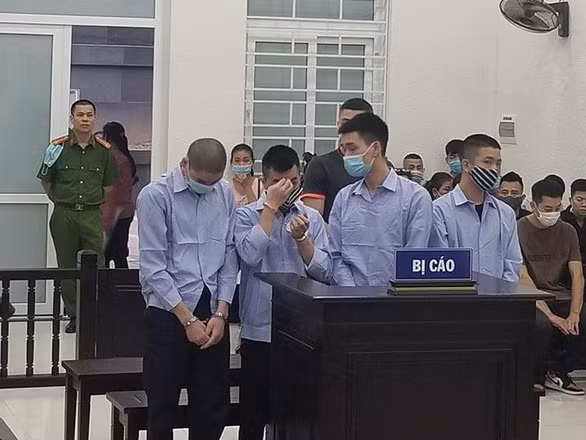 Khám xét nơi ở của ông Phùng Anh Lê, nguyên Trưởng Công an quận Tây Hồ, Hà Nội -0