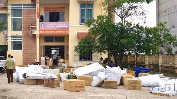 Xe đầu kéo “kéo theo” lô hàng lậu trị giá gần 2 tỷ đồng