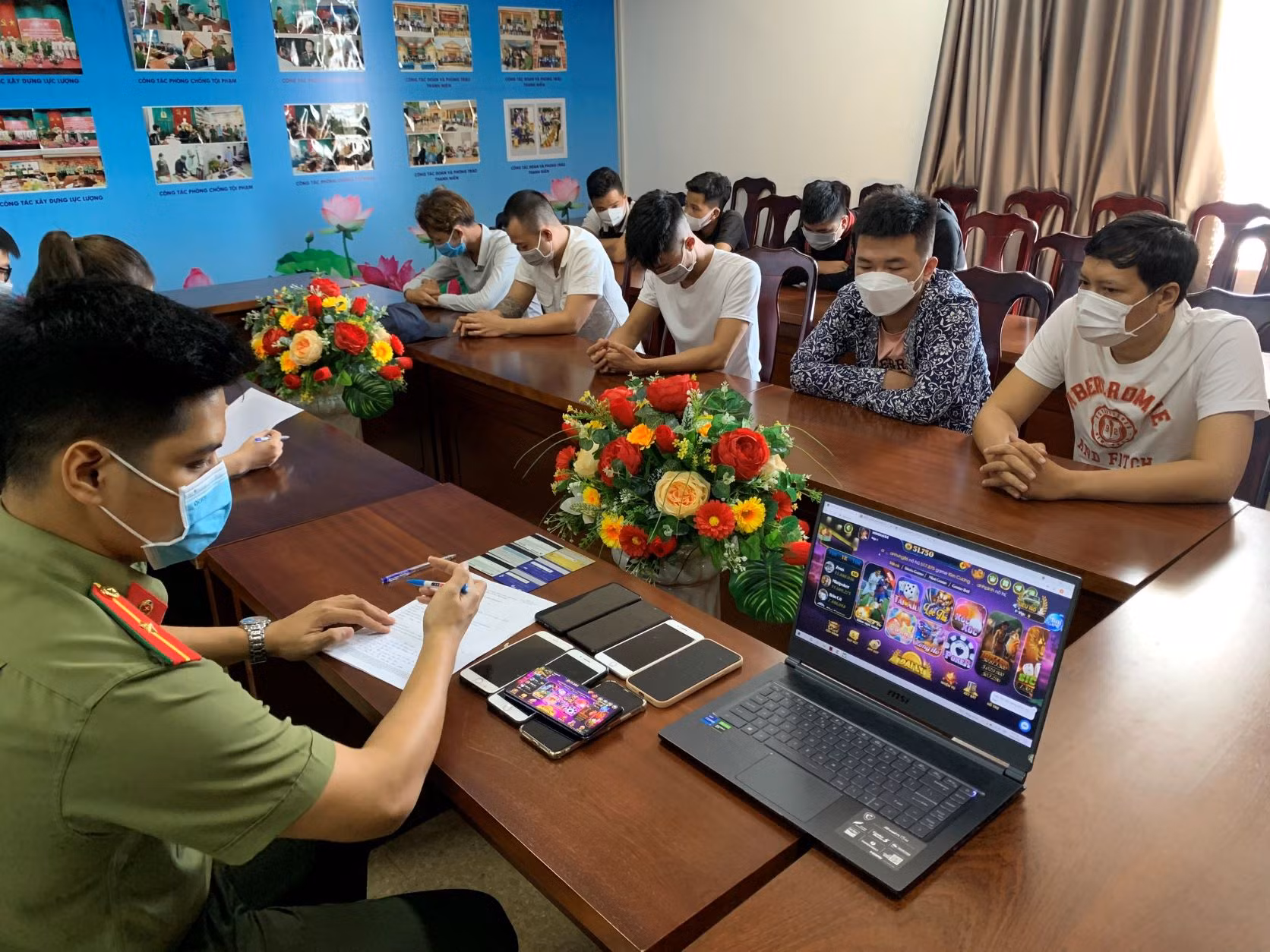 Tổ chức đánh bạc bằng Game online với tang số gần 900 triệu đồng -0