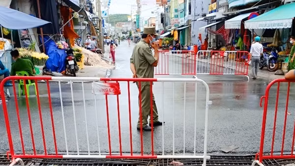 Phát hiện 7 ca bệnh COVID-19 cùng gia đình trên ghe chở phân bón ảnh 2