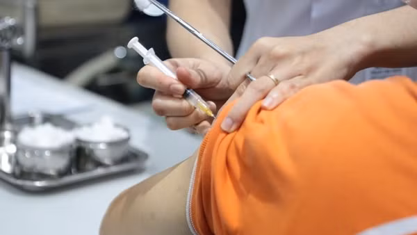 TP Hồ Chí Minh: Triển khai tiêm chủng lại bình thường với vắc xin Pfizer