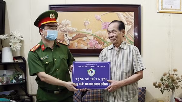 Cục Cảnh sát PCCC và CNCH thăm hỏi, tri ân cán bộ đơn vị có hoàn cảnh khó khăn