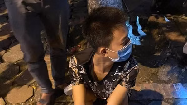 Con nghiện ném ma túy khi “đụng” Cảnh sát 141