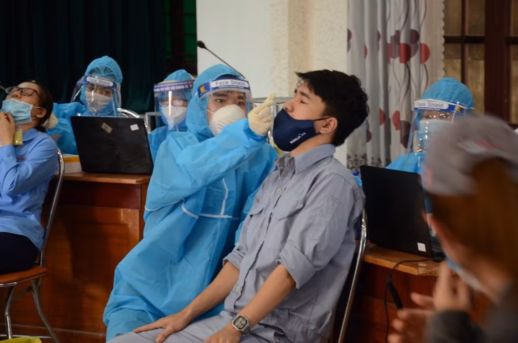 Liên tiếp phát hiện công nhân mắc COVID-19, tạm dừng hoạt động một công ty trong KCN Hòa Khánh -0