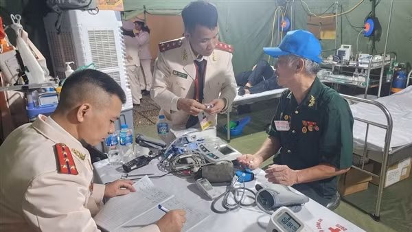 Chăm sóc y tế chu đáo cho nhiều cựu chiến binh và người dân chờ xem A80