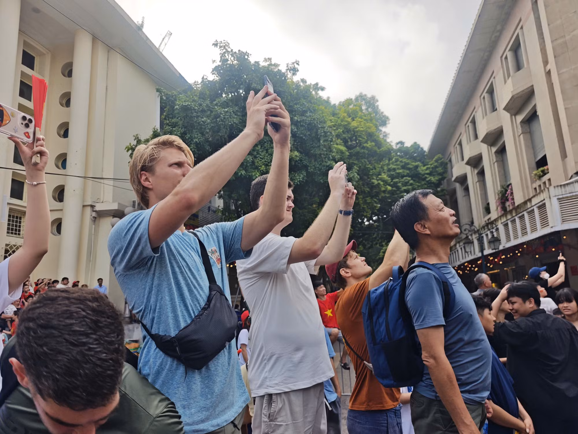 Người nước ngoài -0