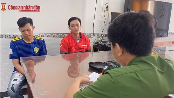Bắt 2 đối tượng tàng trữ “hàng đá”, lòi 14 xe mô tô nghi bị trộm