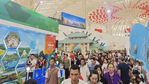 Triển lãm thành tựu đất nước kéo dài đến ngày 15/9