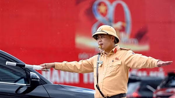 Công an Hà Nội tiếp tục phân luồng phục vụ Triển lãm thành tựu đất nước